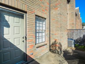 9850 Pagewood Lane 1806, Houston TX 77042