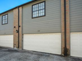 9850 Pagewood Lane 1806, Houston TX 77042