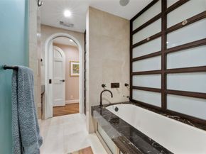 5000 Montrose Boulevard 16D, Houston TX 77006