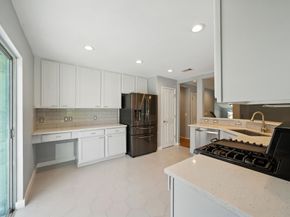 13600 Breton Ridge Street 7B, Houston TX 77070