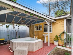 7404 Erath Street, Houston TX 77023