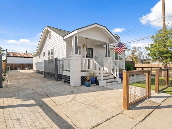 1311 Walton Street, Houston TX 77009