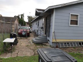 1009 Caplin Street, Houston TX 77022