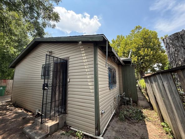 1709 Hussion Street, Houston TX 77003