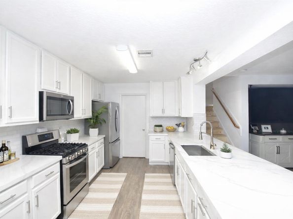 910 Staffordale Manor Lane, Houston TX 77047