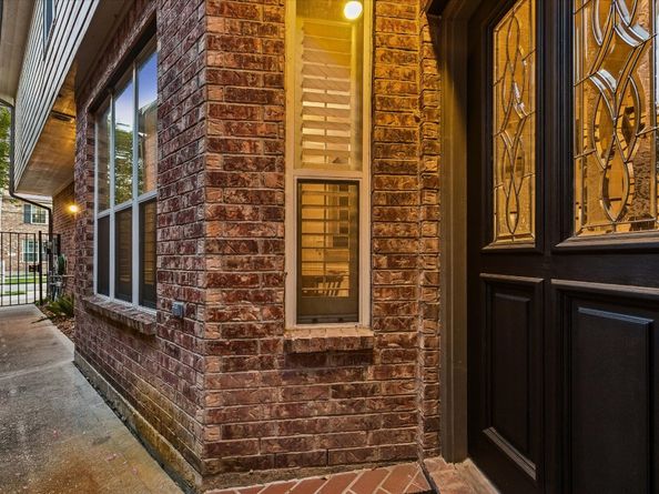 5242 Eigel Street, Houston TX 77007