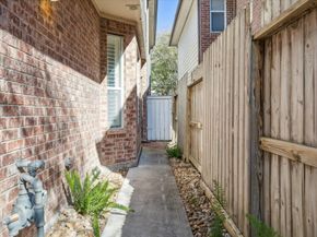5242 Eigel Street, Houston TX 77007