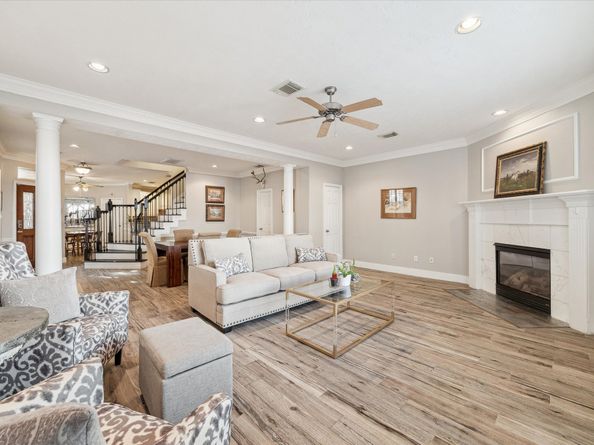 5242 Eigel Street, Houston TX 77007