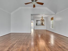 5976 Kansas Street, Houston TX 77007