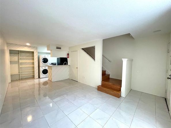 2100 Wilcrest Drive 123, Houston TX 77042