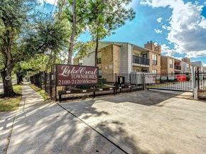 2100 Wilcrest Drive 123, Houston TX 77042