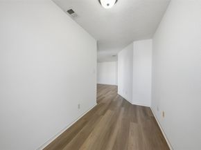 7350 Kirby Drive 18, Houston TX 77030