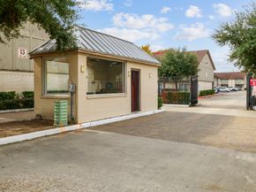 1701 Upland Drive 114, Houston TX 77043