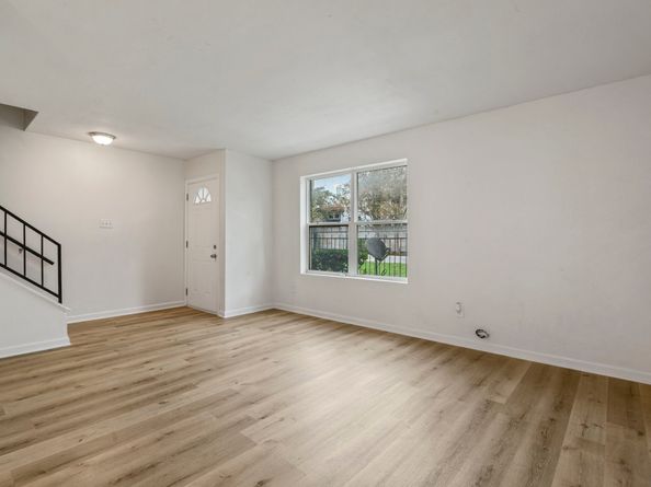 1701 Upland Drive 114, Houston TX 77043