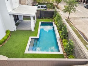 6011 Burgoyne Road A, Houston TX 77057