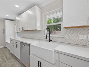 9642 Meadowglen Lane, Houston TX 77063