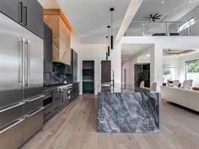 207 W 33rd Street, Houston TX 77018
