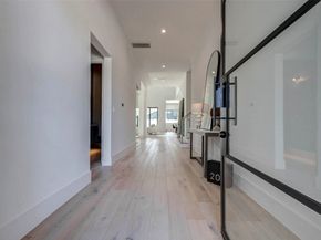 207 W 33rd Street, Houston TX 77018