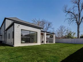 207 W 33rd Street, Houston TX 77018