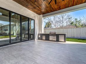 207 W 33rd Street, Houston TX 77018