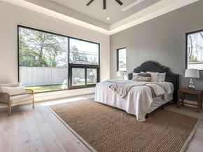 207 W 33rd Street, Houston TX 77018