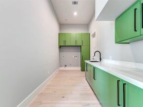 207 W 33rd Street, Houston TX 77018