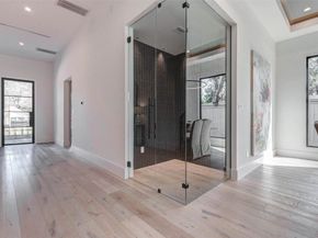 207 W 33rd Street, Houston TX 77018