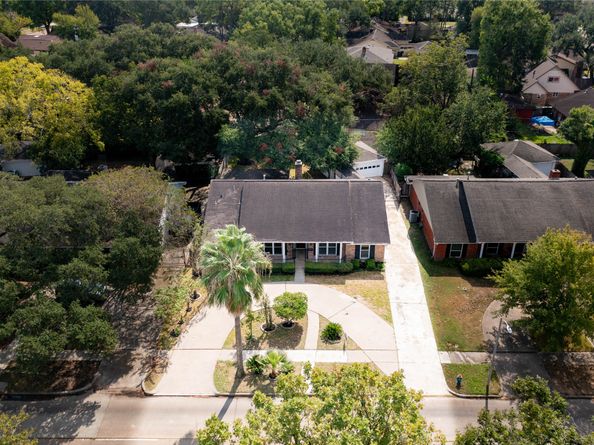 6119 S Braeswood Boulevard, Houston TX 77096