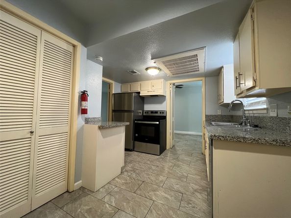 6200 W Tidwell Road 902, Houston TX 77092