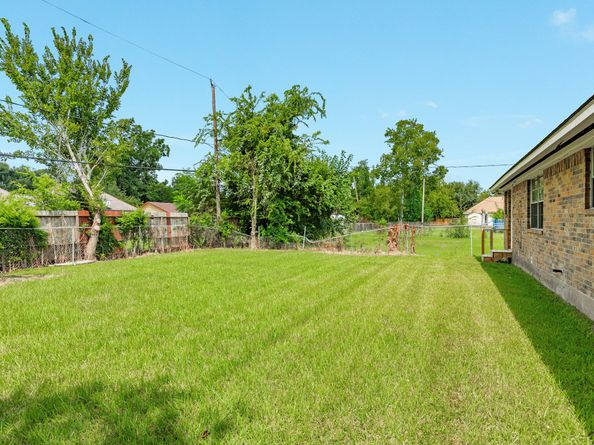 8407 Tavenor Lane, Houston TX 77075