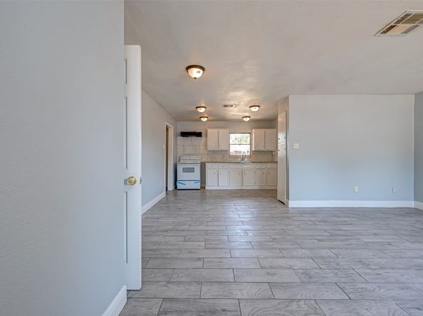 5859 Westover Street, Houston TX 77033