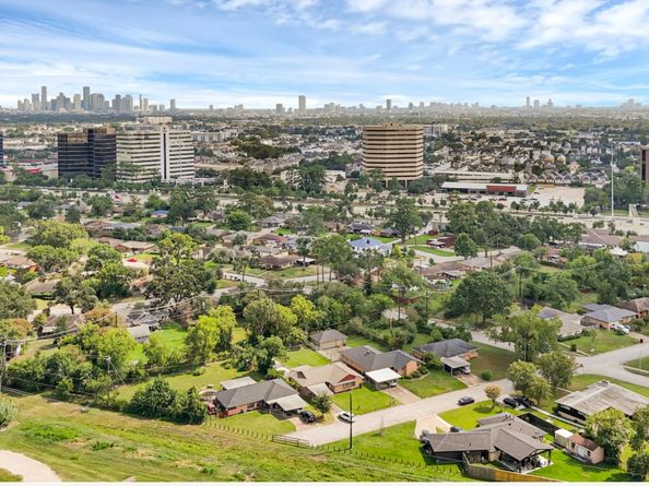 1235 Ansbury Drive, Houston TX 77018