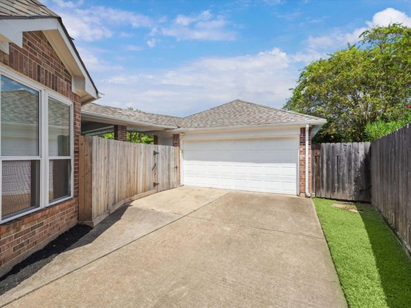 6011 Parkwood Place, Sugar Land TX 77479