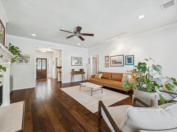 6011 Parkwood Place, Sugar Land TX 77479