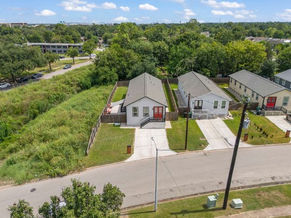 7393 Fairway Drive B, Houston TX 77087