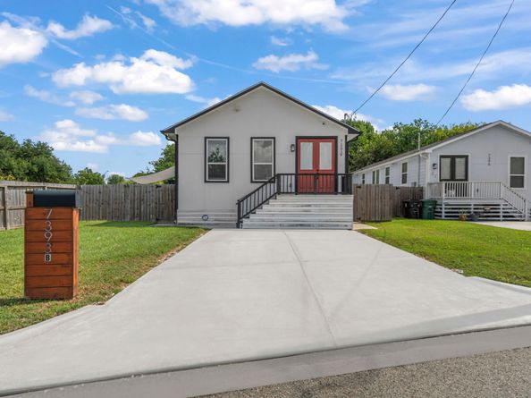 7393 Fairway Drive B, Houston TX 77087