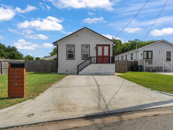 7393 Fairway Drive B, Houston TX 77087