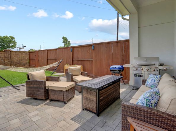 3124 Somerset Levens Lane, Houston TX 77055