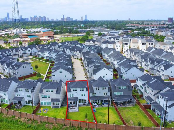 3124 Somerset Levens Lane, Houston TX 77055