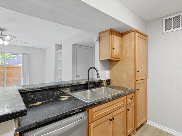 12955 Woodforest Boulevard 19, Houston TX 77015