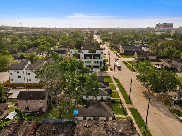 3229 Mcgowen Street, Houston TX 77004