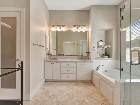 5219 Kiam Street E, Houston TX 77007