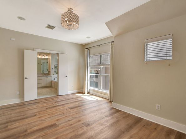 5219 Kiam Street E, Houston TX 77007