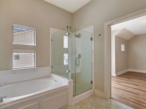 5219 Kiam Street E, Houston TX 77007