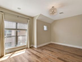 5219 Kiam Street E, Houston TX 77007