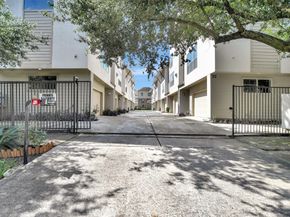 5219 Kiam Street E, Houston TX 77007