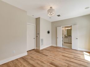 5219 Kiam Street E, Houston TX 77007