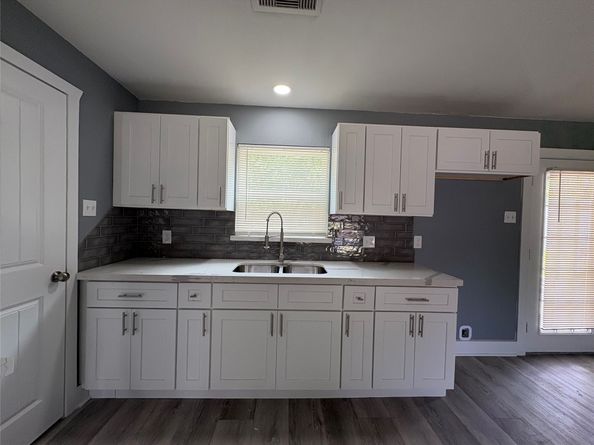 5159 Dumore Drive, Houston TX 77048