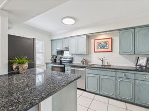 5842 Doliver Drive 47, Houston TX 77057