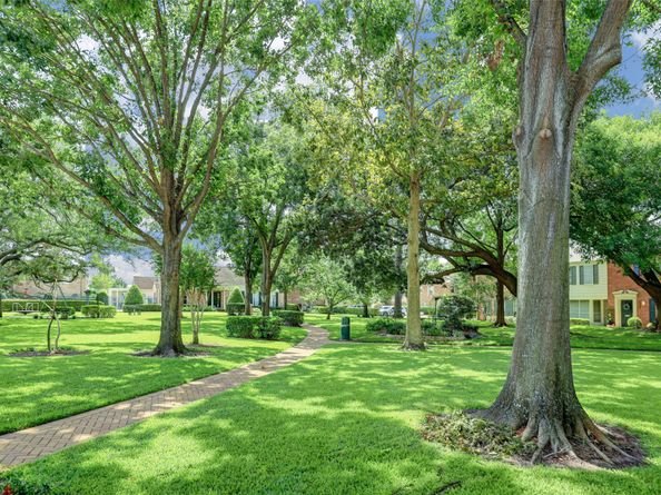 5842 Doliver Drive 47, Houston TX 77057